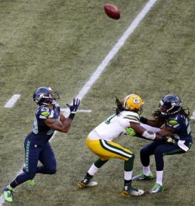 Hawks vs Packers Thomas drops punt